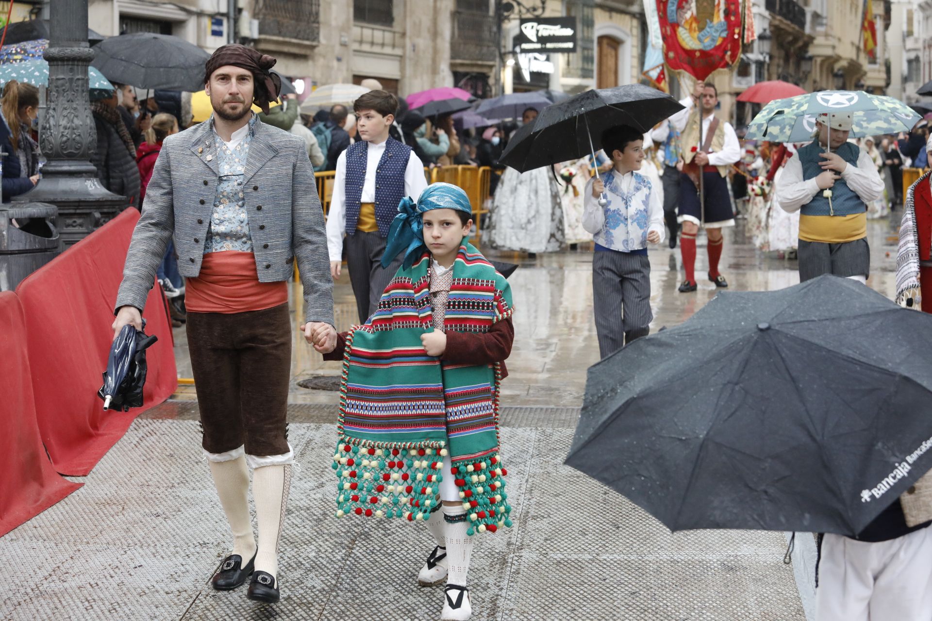 Búscate en el primer día de ofrenda por la calle Quart (entre las 18:00 a las 19:00 horas)