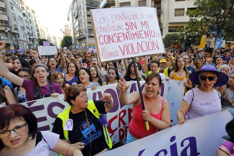 Concentración en protesta por la libertad para 'La manada'