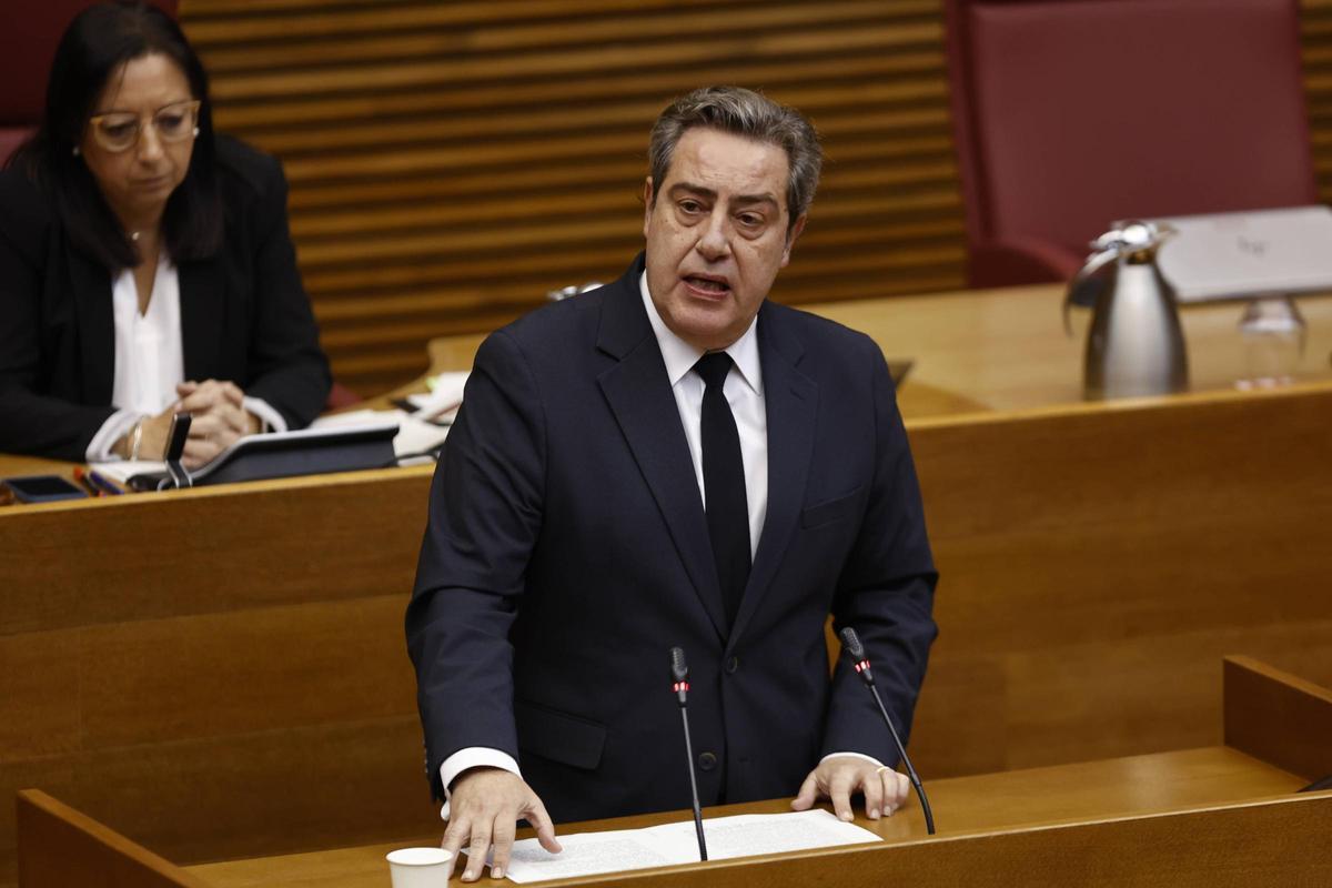 José María Llanos, en un pleno de Les Corts.