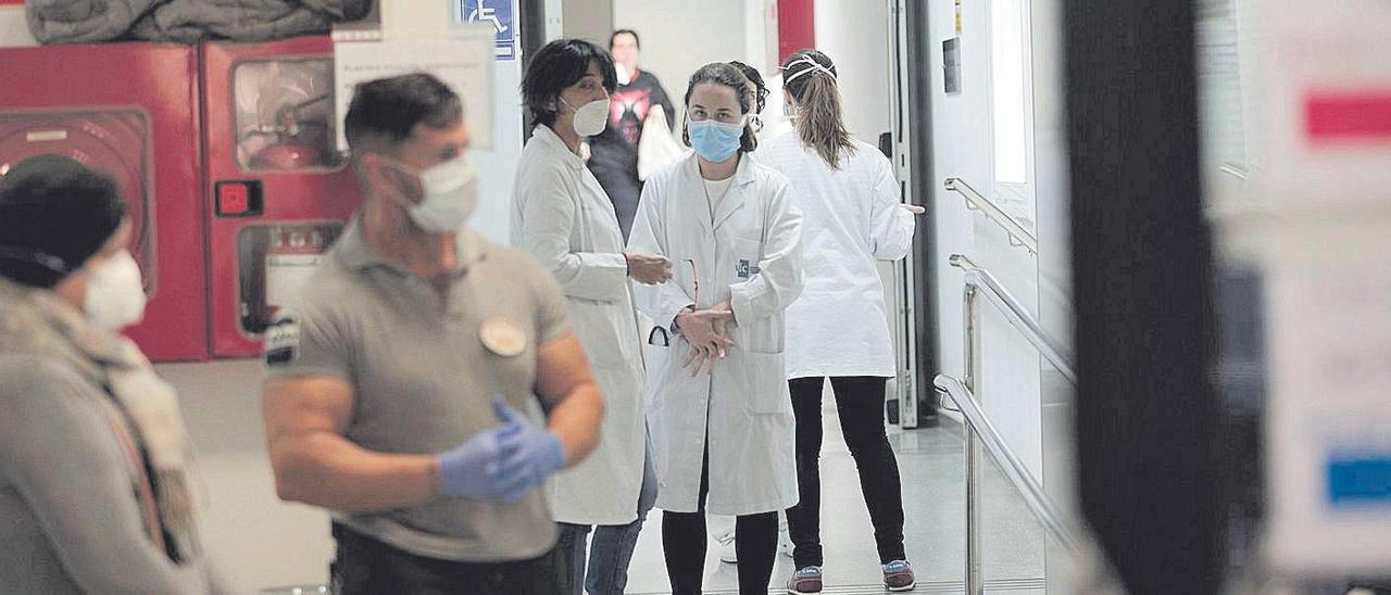 Un centro de salud de Palma, con las limitaciones de acceso habituales en esta pandemia.