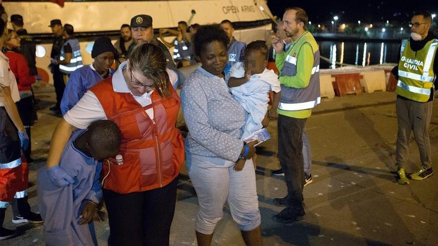 Tres muertos y 18 desaparecidos cuando navegaban en patera en el mar de Alborán