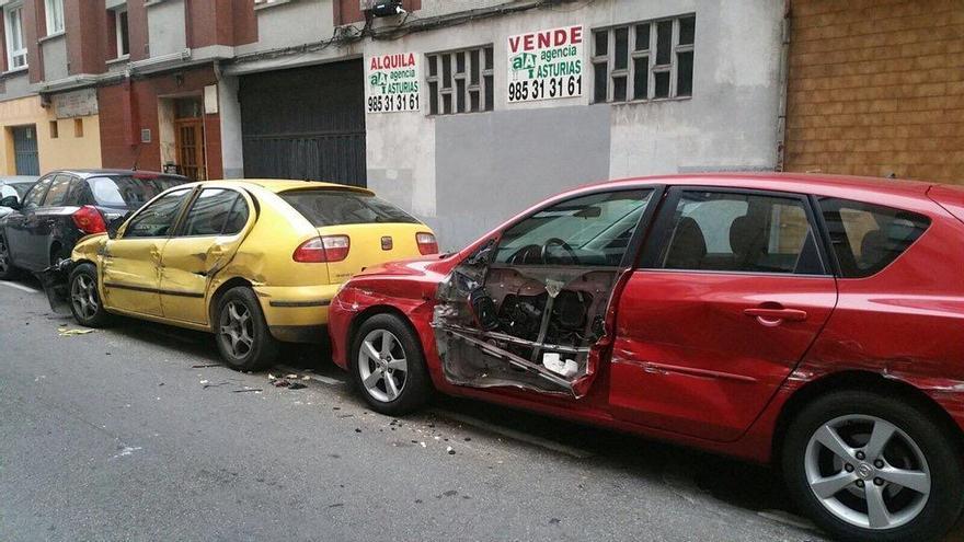 Daños en coches de La Calzada tras una de las andanzas del conocido delincuente de la zona oeste.