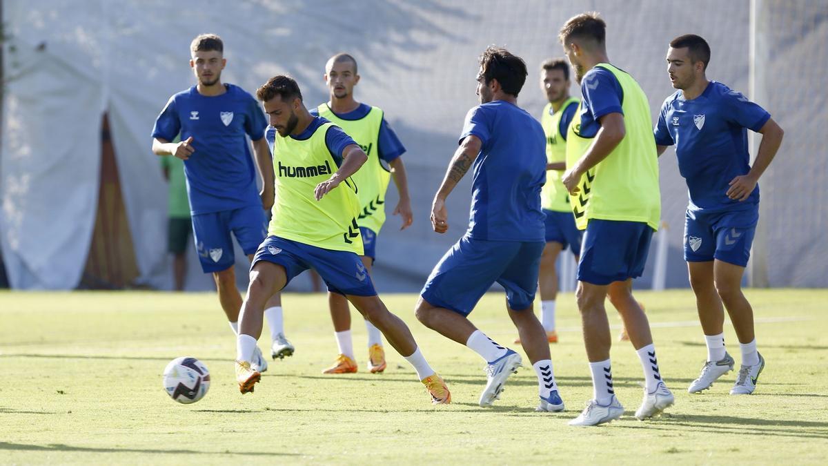 El Málaga sigue entrenando en la Federación Malagueña.