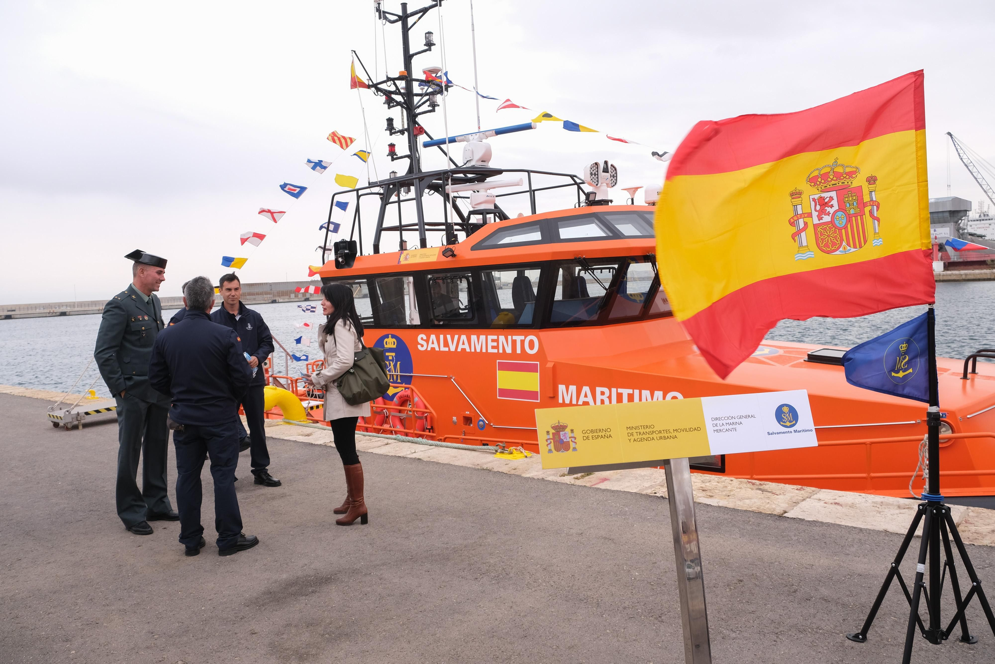 Salvamento Marítimo estrena nuevo barco en su base de Alicante