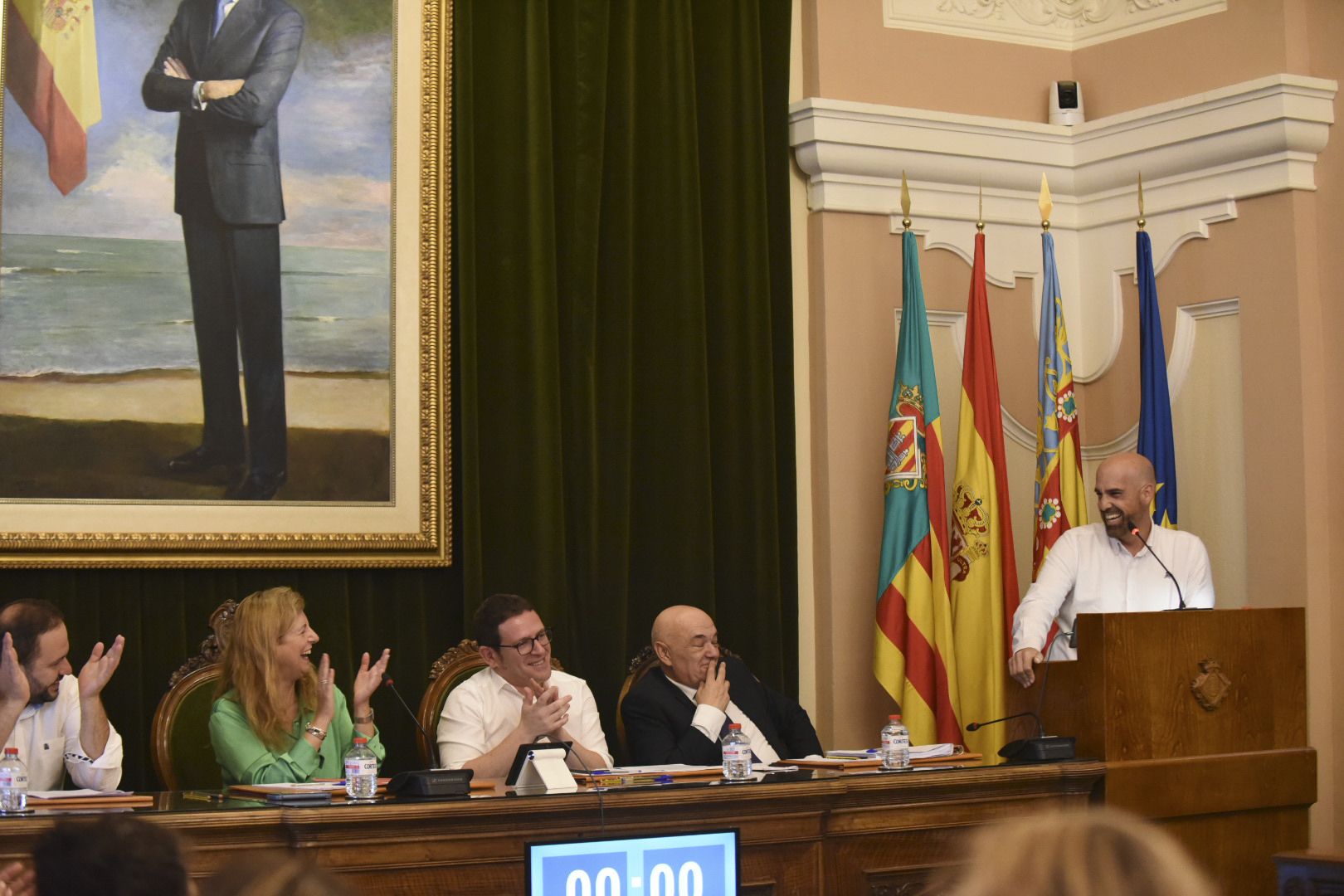 Las emotivas imágenes del último pleno de la legislatura en el Ayuntamiento de Castelló