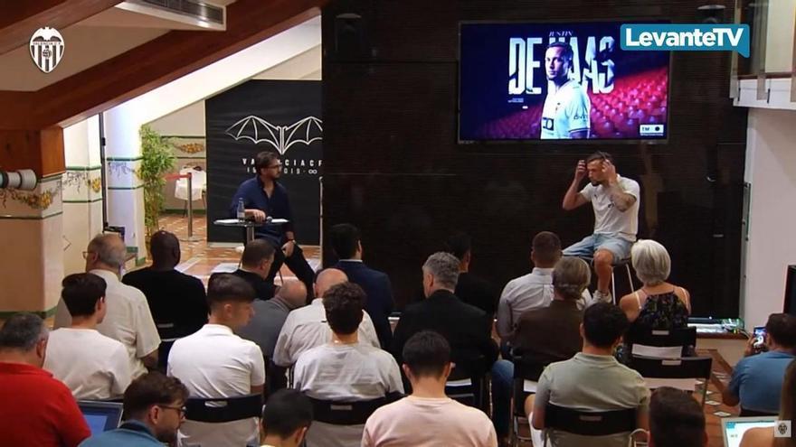 Justin de Haas, presentado en el Valencia CF