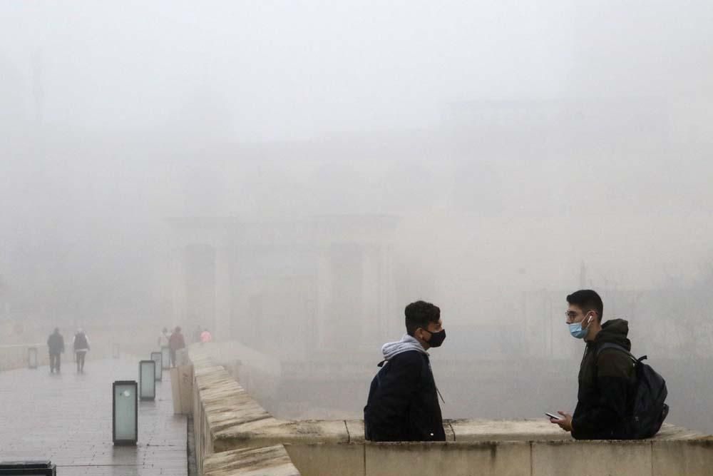 Córdoba despierta bajo la niebla