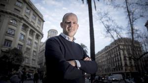 Juan Pablo Cardenal, autor de ’La telaraña. La trama exterior del procés’, en Barcelona, este lunes.