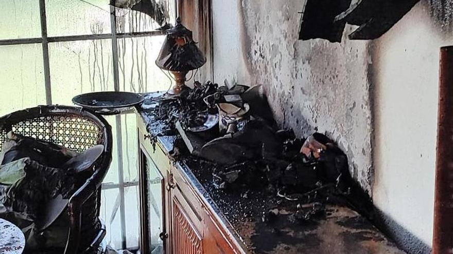 Daños tras el fuego en la vivienda