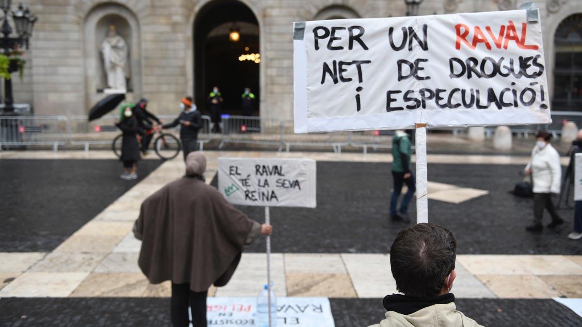 Manifestación contra la narcoespeculación en el Raval