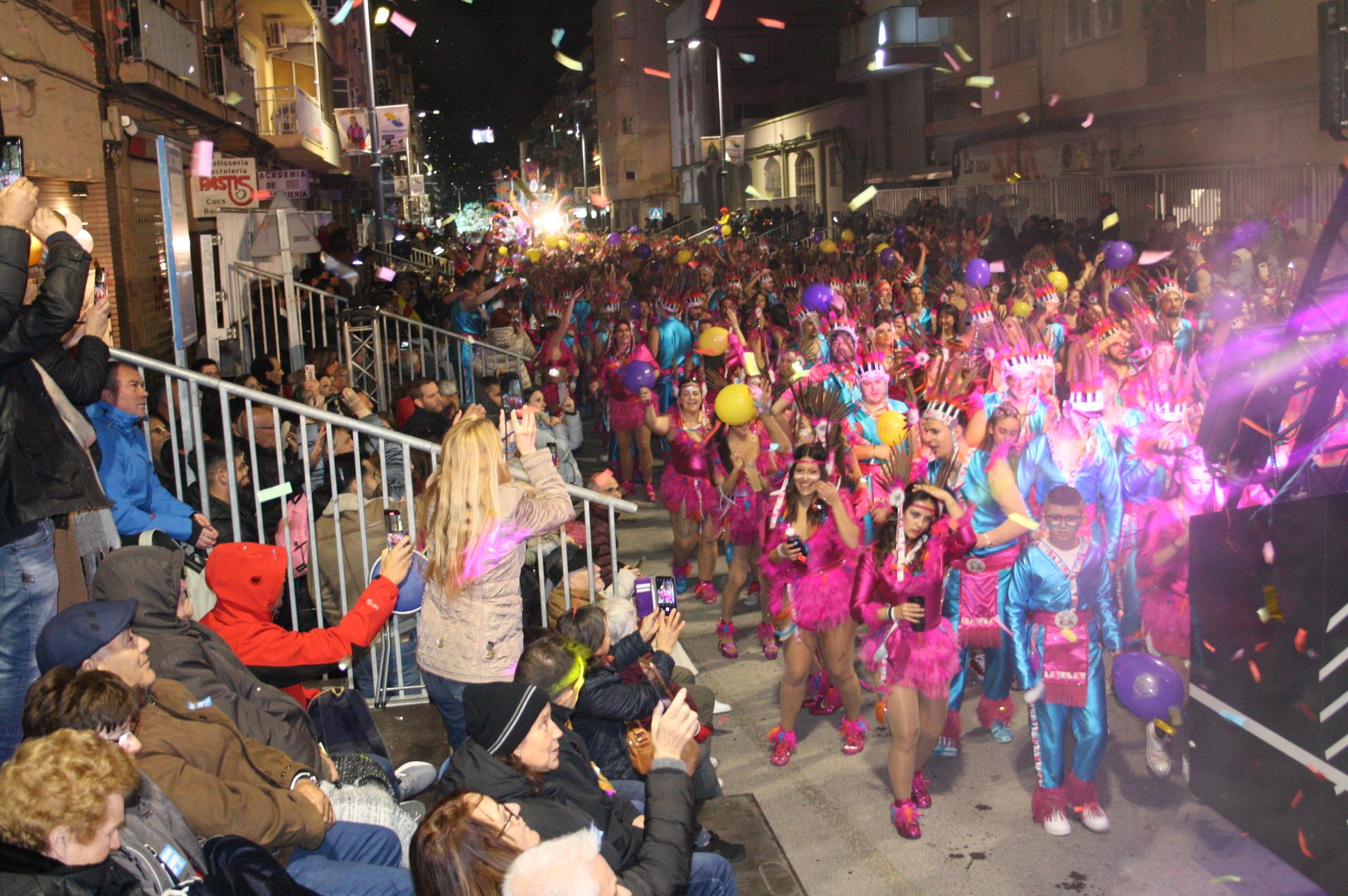 Macrogalería de fotos del primer gran desfile del Carnaval de Vinaròs