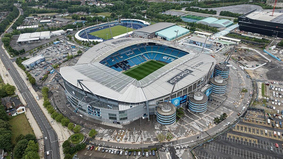 Imagen panorámica del estadio del Manchester City, al que se puede llegar en tranvía.