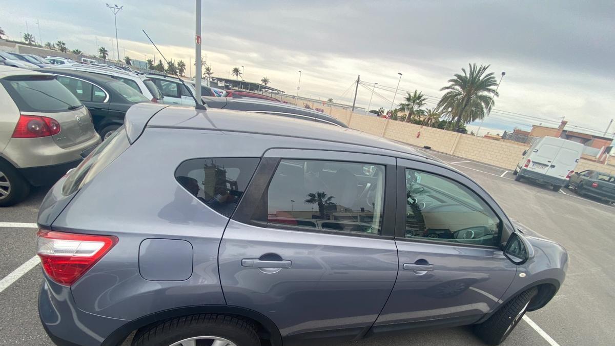Torrevieja convierte un coche arrastrado por la grúa por mal estacionamiento en vehículo de apoyo para la Policía Local