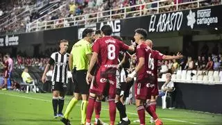 Una mano al cuello. La crónica del Cartagena-Real Zaragoza (1-0)