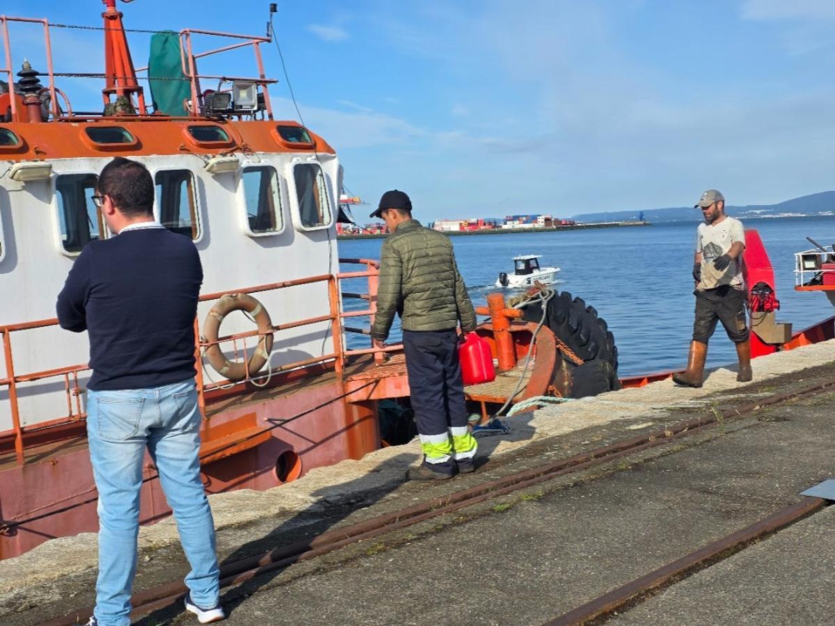 El traslado del remolcador «Doctor Pintado», desde Vilagarcía hacia Moaña, se lleva a cabo desde esta mañana.