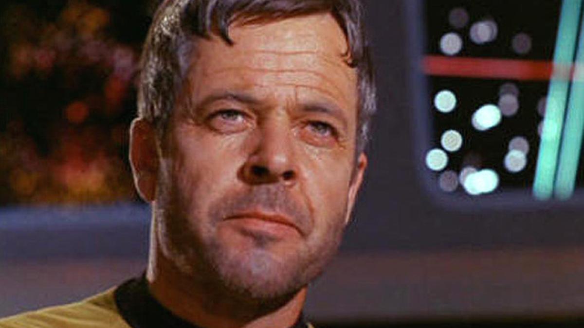 El actor William Windom, en la serie 'Star Trek'