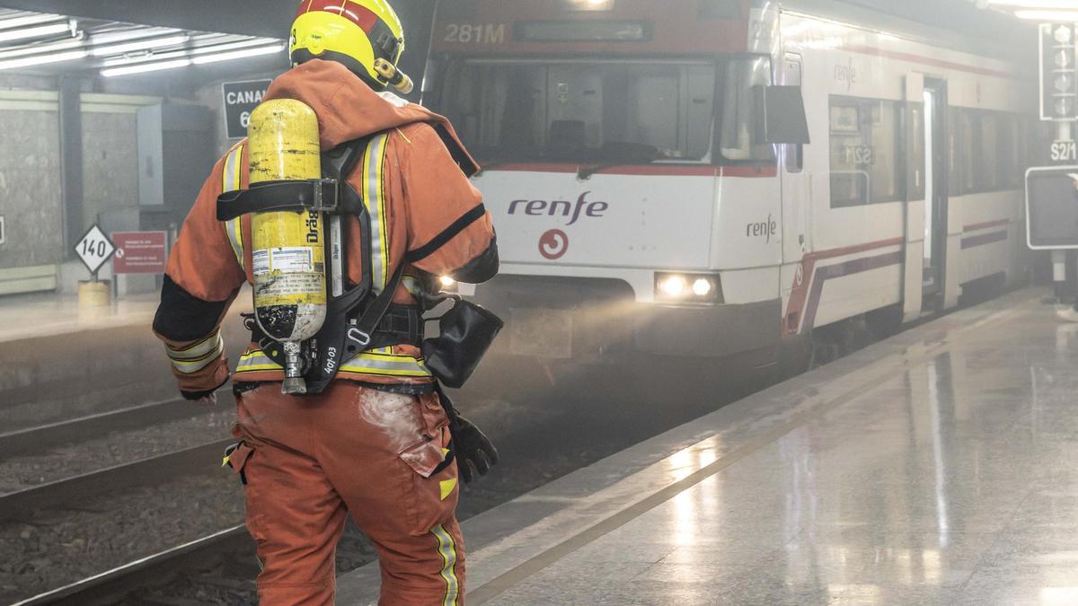 Simulacro de emergencia en la estación de ferrocarril de Gandia.