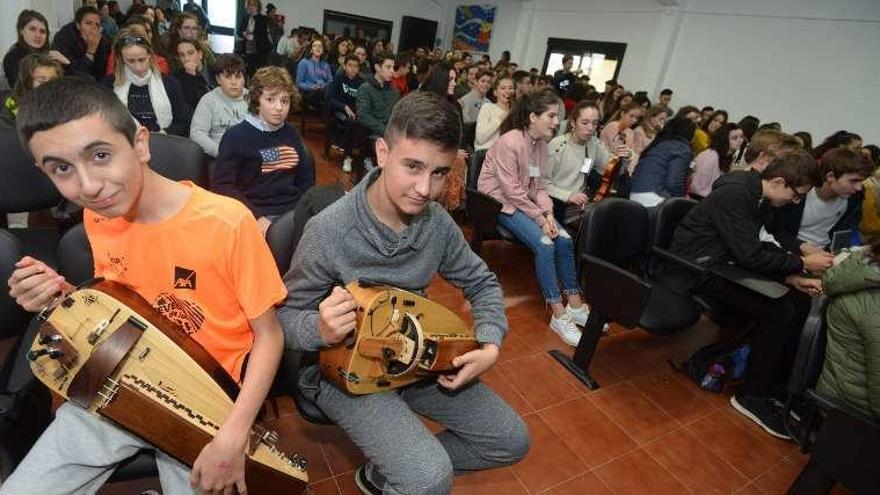 La música fue protagonista en la recepción a los alumnos. // G.S.