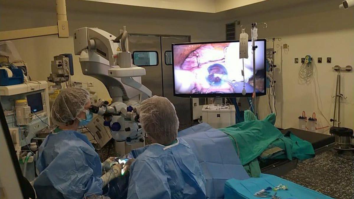 El Hospital de El Bierzo efectúa su primer trasplante de córnea de tipo lamelar.