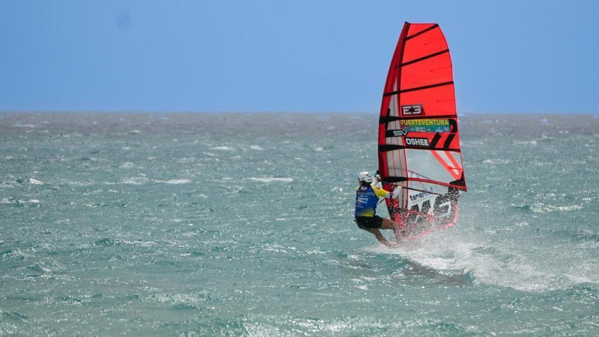 El Mundial de Windsurf de Fuerteventura entra en su fase decisiva con Blanca Alabau entre las protagonistas