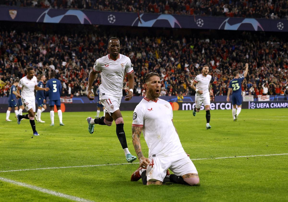 Sergio Ramos celebrando el gol ante el PSV