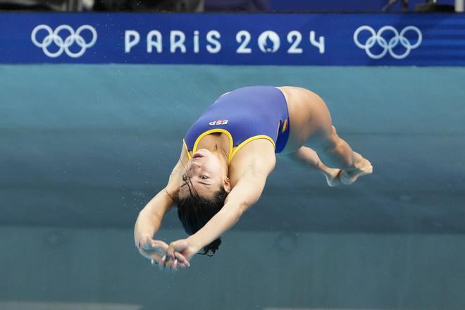 Valeria Antolino compite en trampolín de tres metros en los Juegos Olímpicos París 2024.