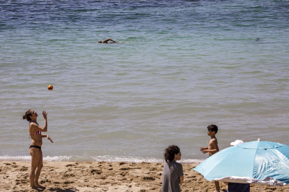 La Fiesta del Trabajo abarrota las playas de Palma