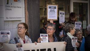 Protesta en Santa Coloma por las listas espera en salud mental