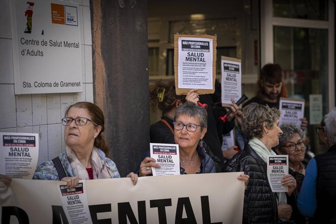 Protesta en Santa Coloma por las listas espera en salud mental