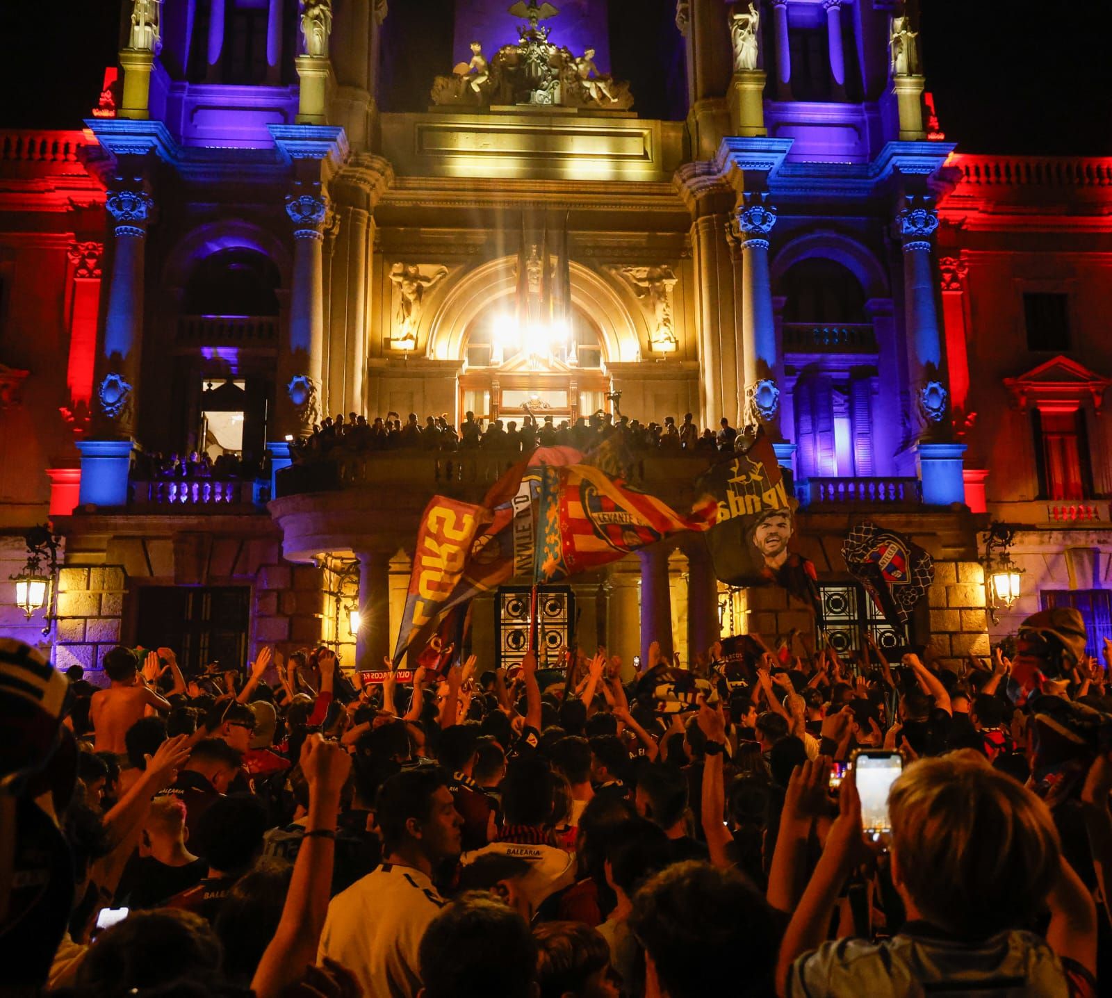 Todas las fotos de la rúa del Levante UD por su ascenso a Primera División