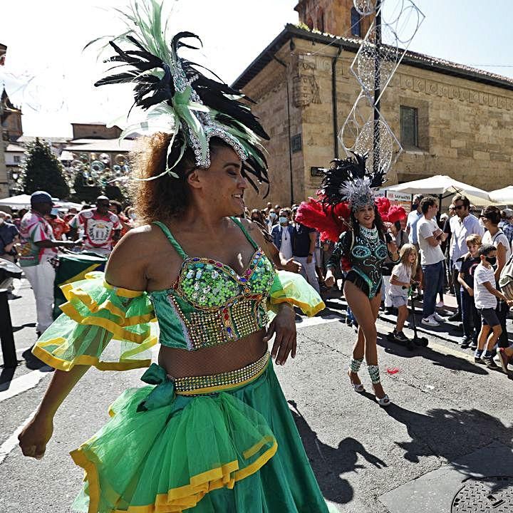 Bailarinas brasileñas, en Mendizábal. | Luisma Murias