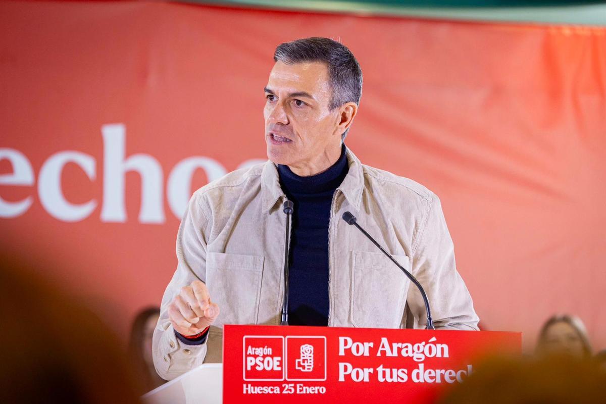 En imágenes I Pedro Sánchez arropa a Pilar Alegría en el mitin de Huesca