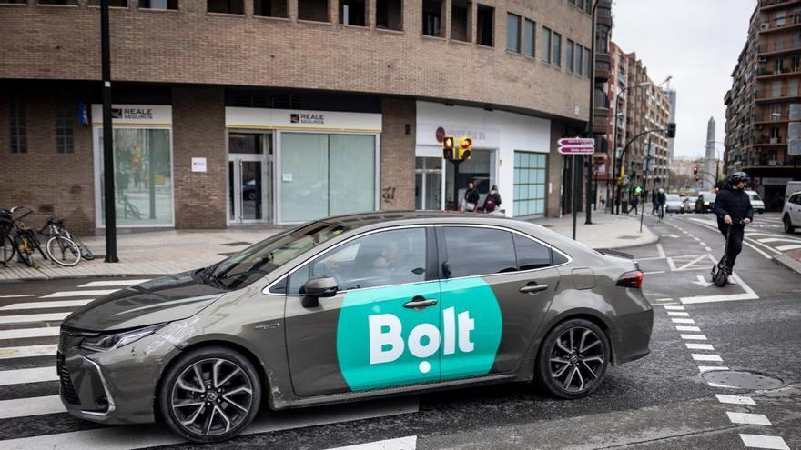Bolt estima que en Zaragoza harían falta tantas licencias de VTC como taxis hay para cubrir la demanda