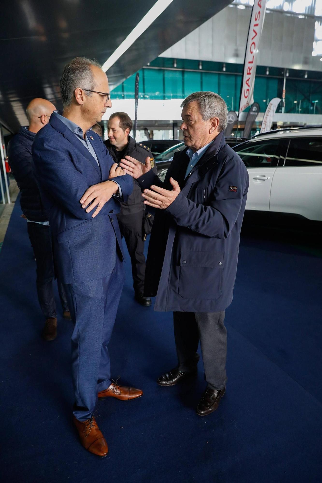 Colas y ventas exprés en el salón del automóvil de Avilés