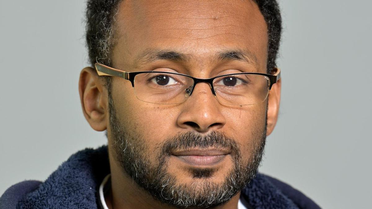 De Sudán a A Coruña: el investigador que analiza el futuro de Oriente Próximo y el Norte de África tras el petróleo