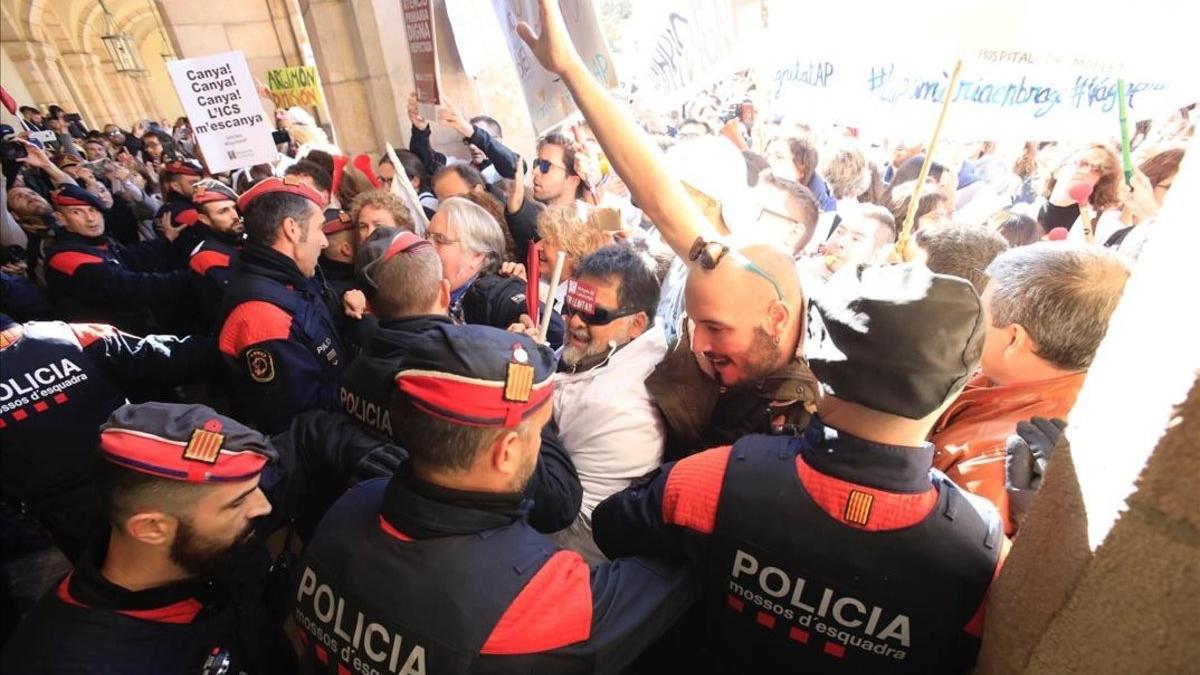 Protesta de los médicos en el Parlament