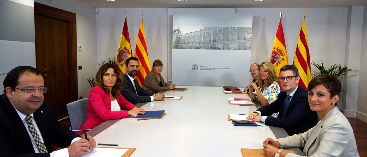 Gobierno y Generalitat acuerdan superar la judicialización y blindar el catalán