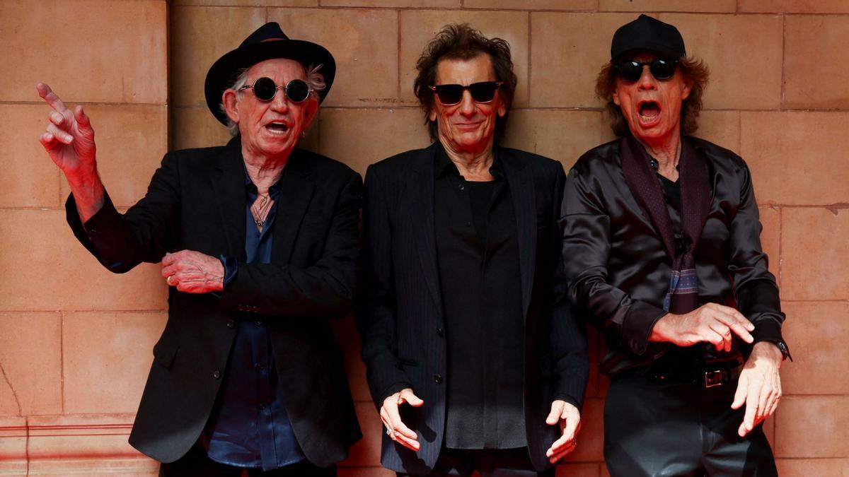 Ron Wood, Keith Richards y Mick Jagger de la legendaria banda de rock británica The Rolling Stones presentan su nuevo álbum, Hackney Diamonds en Hackney Empire en Londres el 6 de septiembre de 2023. Es su primer disco con material inédito desde 2005.