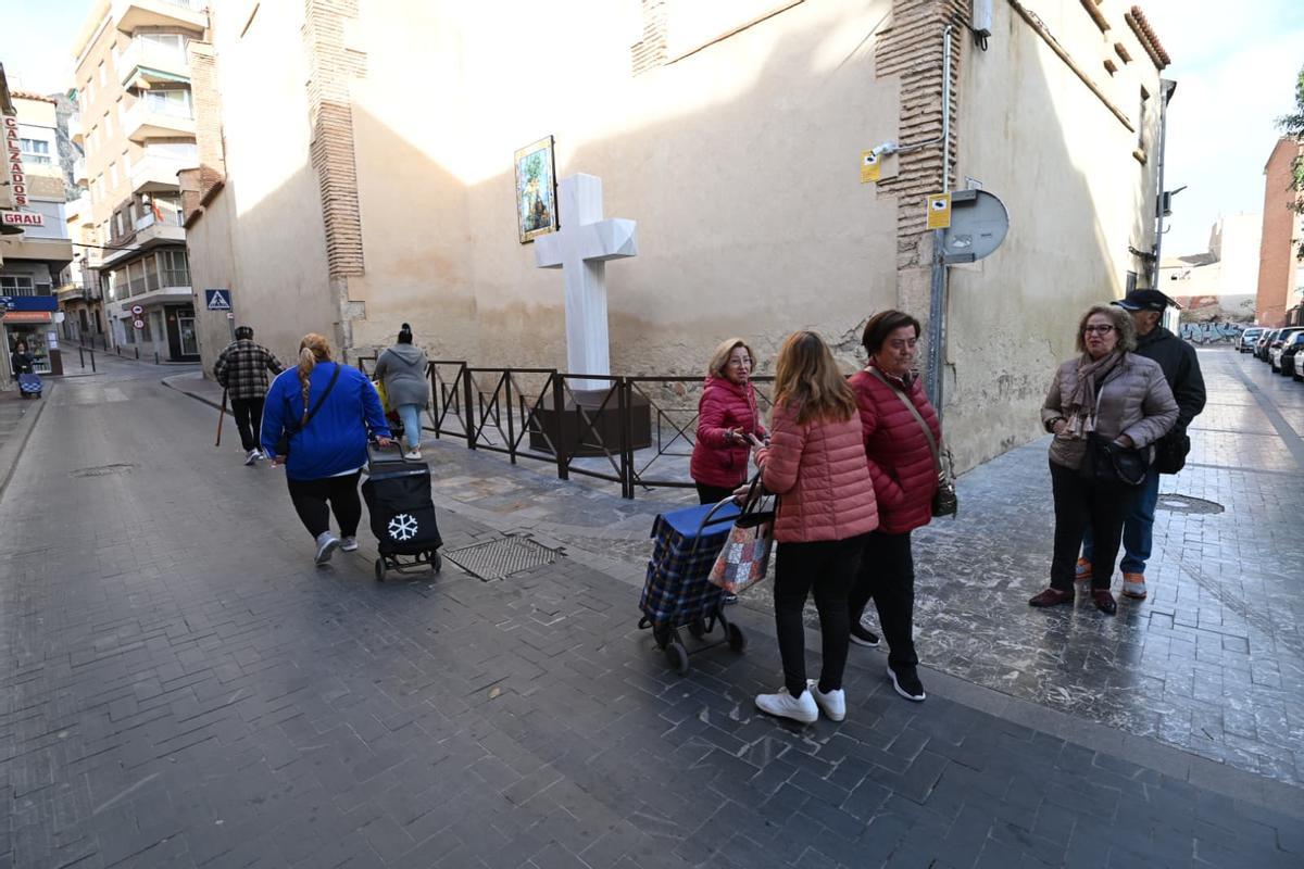 Así ha regresado el munumento de la Cruz de Callosa de Segura en un suelo privado junto a la ermita de Nuestra Señora del Rosario Así ha regresado el munumento de la Cruz de Callosa de Segura en un suelo privado junto a la ermita de Nuestra Señora del Rosario