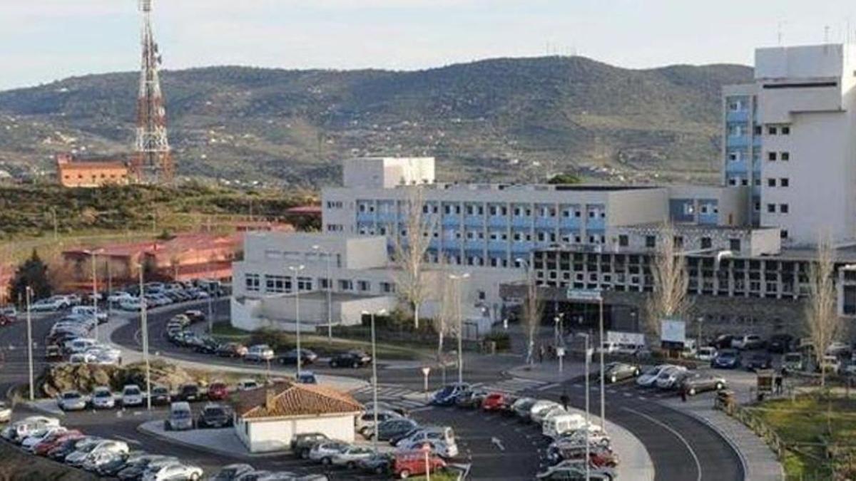 El herido fue trasladado al hospital de Plasencia.