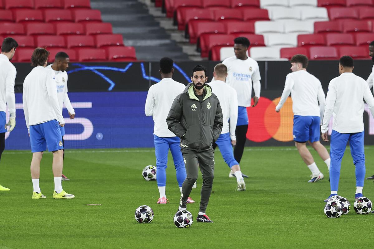 Alvaro Arbeloa durante el entrenamiento previo a la Champions League