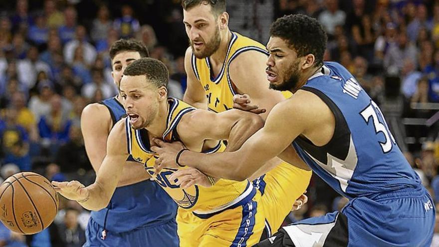 Ricky Rubio le gana la partida a Stephen Curry