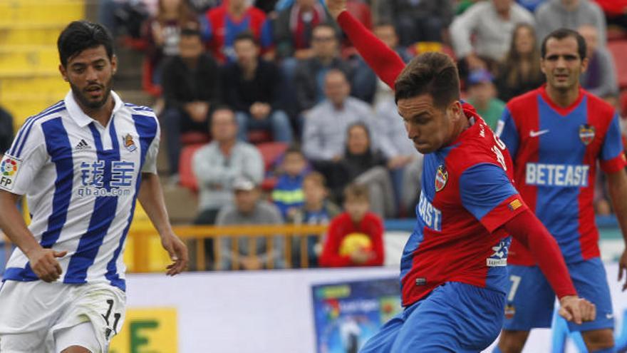 Vela, junto a Toño en un lance de la primera vuelta.