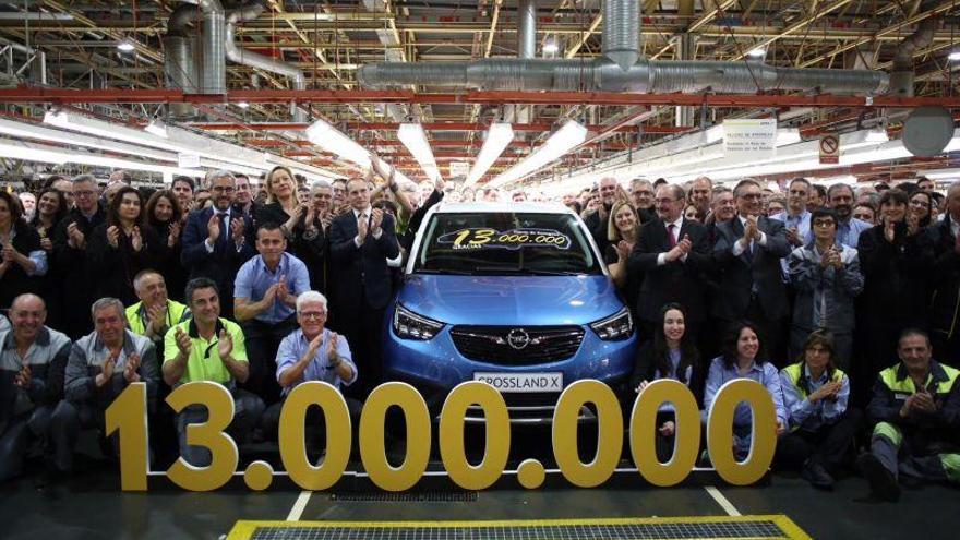 Opel España festeja su coche 13 millones con el anuncio de 17 turnos en junio