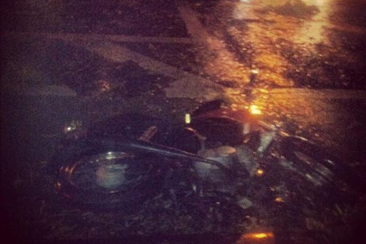 idoyany: #sandyepc #sandy una moto i unes branques caigudes, únic efecte per ara a l’East Village. Fort vent.