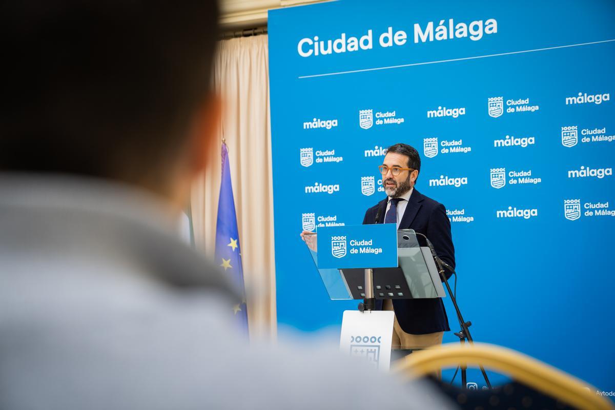 El estudio sobre la industria de reuniones en la ciudad de Málaga ha sido presentado este martes por el concejal delegado de Turismo y Promoción, Jacobo Florido.