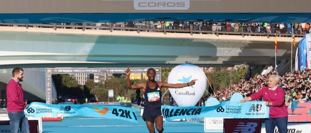 Así han sido las llegadas de los atletas de élite en el Maratón Trinidad Alfonso