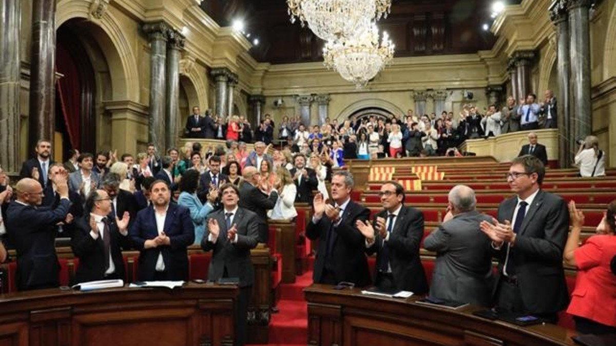 Pleno del Parlamento en el que se aprobó la ley del referéndum