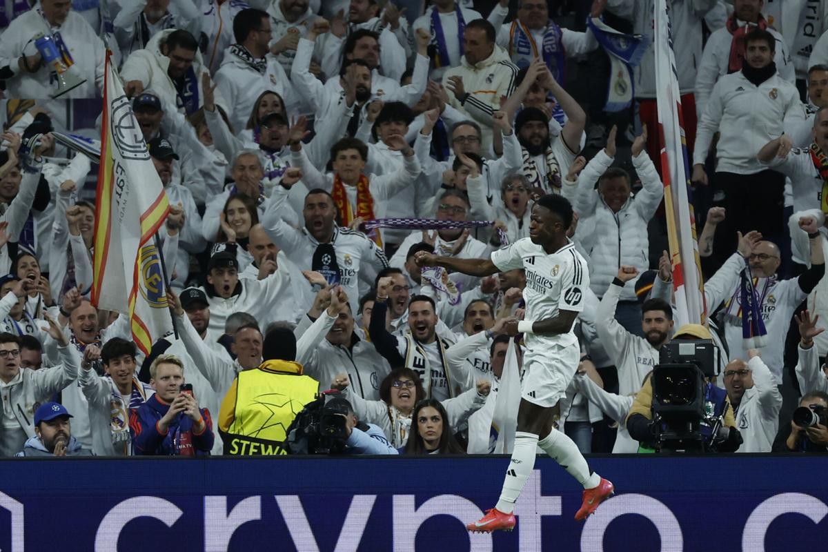 Vinicius Junior, jugador del Real Madrid, celebra un gol en el Bernabéu.