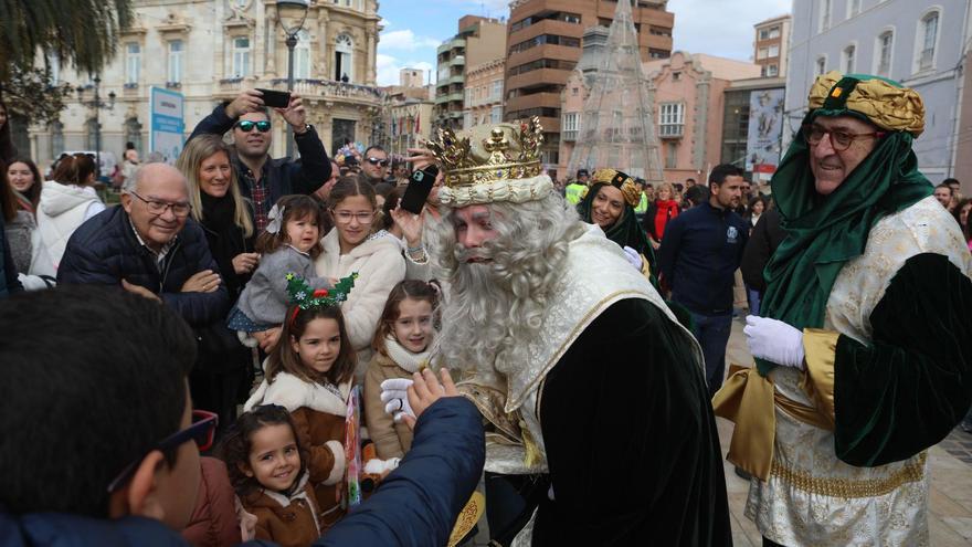 La alegría y la ilusión desbordan Cartagena con la llegada de los Reyes Magos